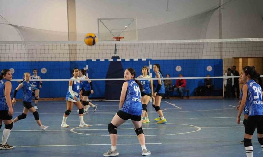 Cumhuriyet coşkusu muğla'da voleybol sahasında kutlandı