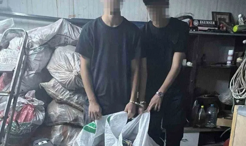 İzmir'de kablo hırsızları suçüstü yakalandı, 700 bin TL'lik malzeme ele geçirildi
