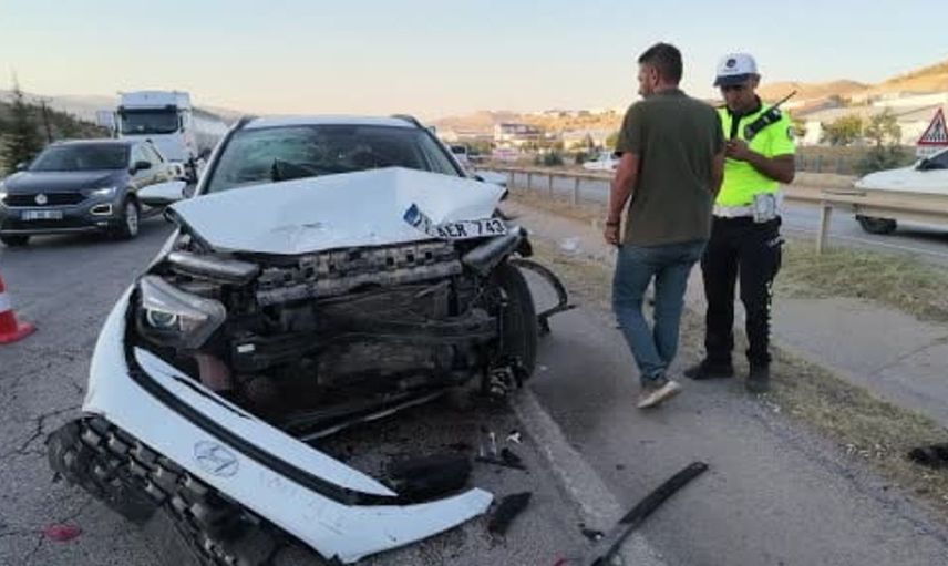 Kırıkkale’de iki otomobil çarpıştı: Dört yaralı