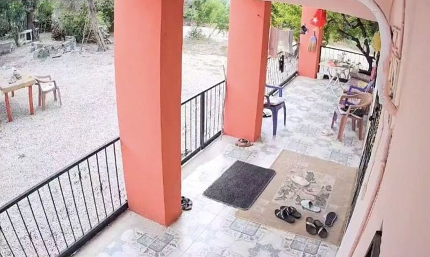 Osmaniye'de meydana gelen deprem anı güvenlik kameralarına yansıdı