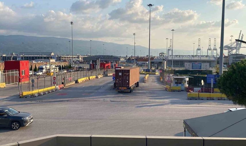 Kocaeli'nde liman vinci operatörü yüksekten düştü, sağlık durumu iyi