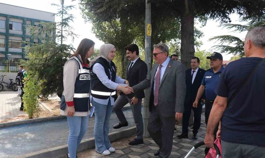 Bilecik'te okul önlerinde trafik güvenliği bilgilendirmesi