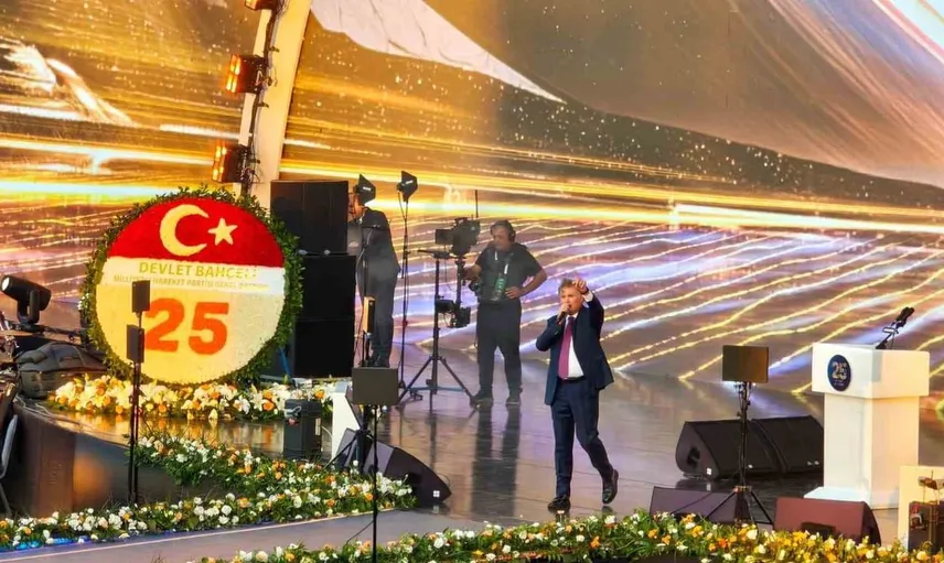 Bahçeli'den AK Parti'nin 25. yılına anlamlı çelenk