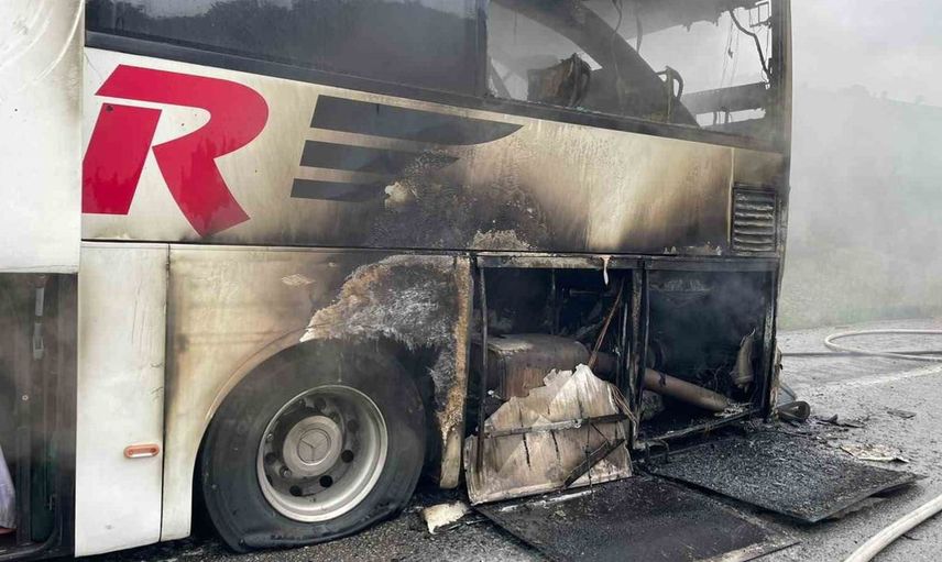 Samsun'da yolcu otobüsü alev alev yandı, yolculari saniyelerle kurtuldu