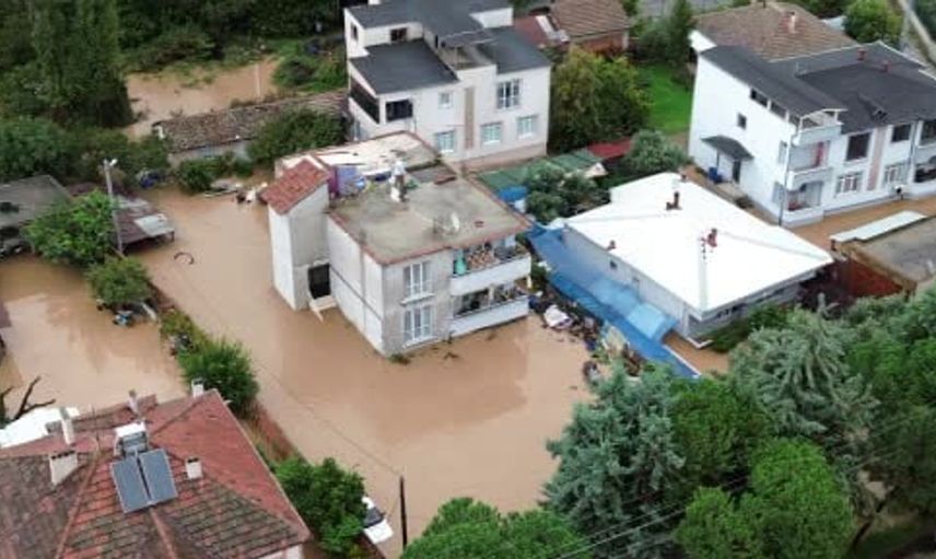 Bursa'da heyelan tehdidi: Kara Dere taşarak evleri ve tarım arazilerini su altında bıraktı