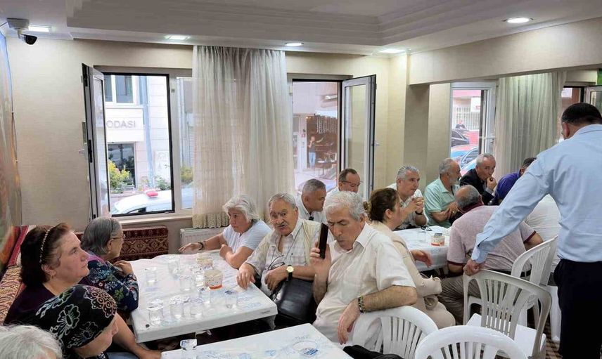 Türkmen Alevi Bektaşi Vakfı'ndan Muharrem ayına vesilesiyle aşure dağıtımı