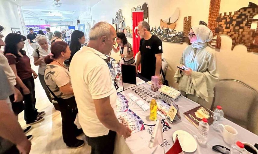 Karabük Üniversitesi, aday öğrencilerle Mersin’de buluştu