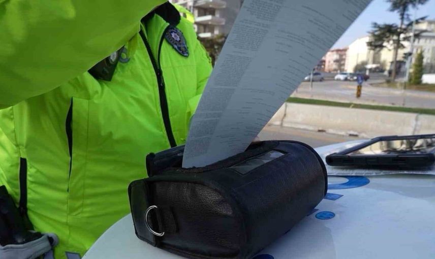 Dron denetimi sırasında ehliyetsiz sürücünün hilesi işe yaramadı