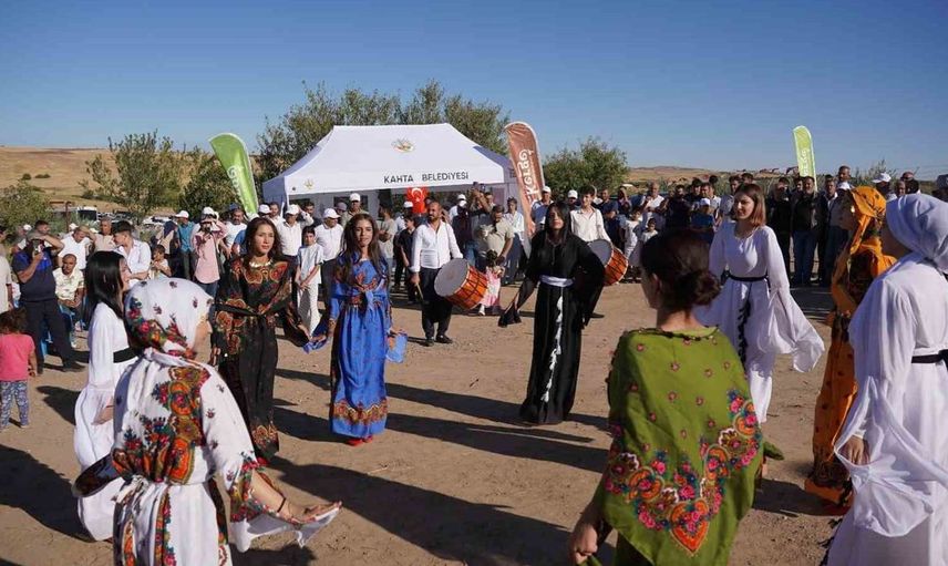 Kahta'da geleneksel bağ bozumu festivali coşkuyla kutlandı