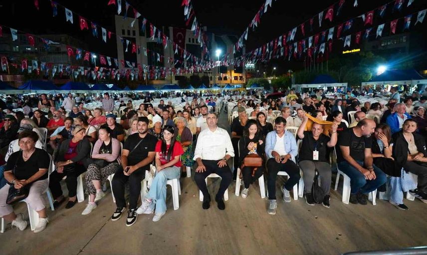 Kartal'da 5. Uluslararası Halk Oyunları Festivali coşkulu açılışıyla başladı