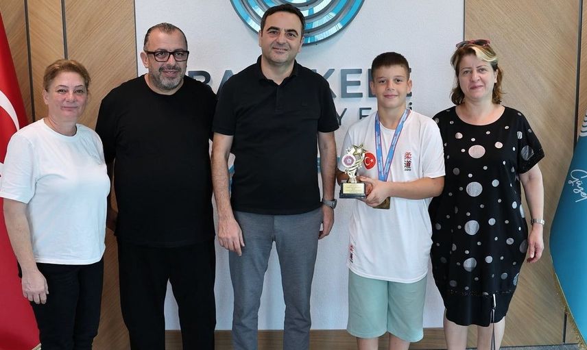 Şampiyonluk sevincini Başkan Özlü ile paylaştı