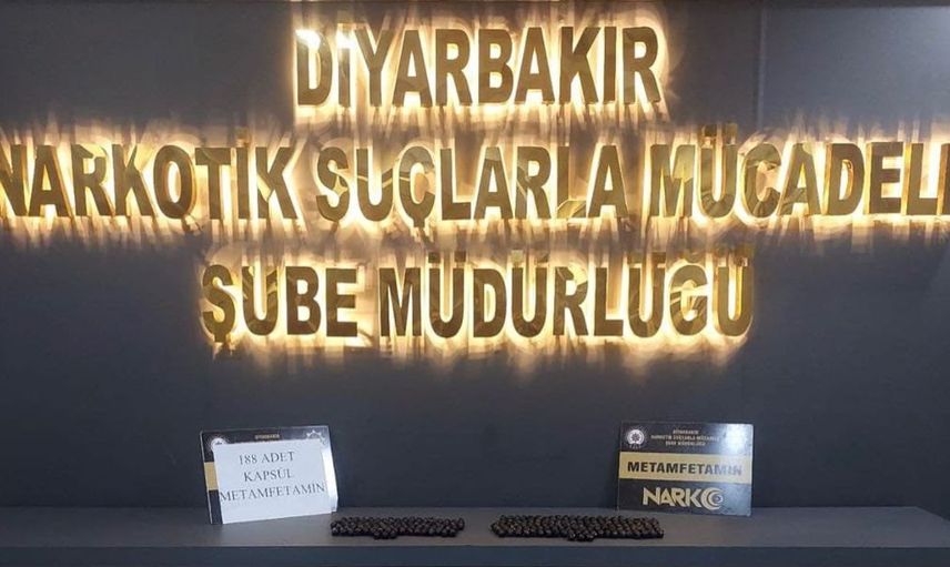 Diyarbakır'da yurt dışından getirilen uyuşturucu maddeyle yakalanan iki kişi tutuklandı