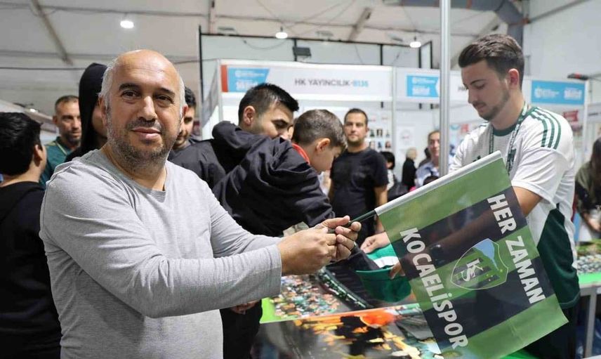 Kocaelispor standı kitap fuarında büyük ilgi görüyor