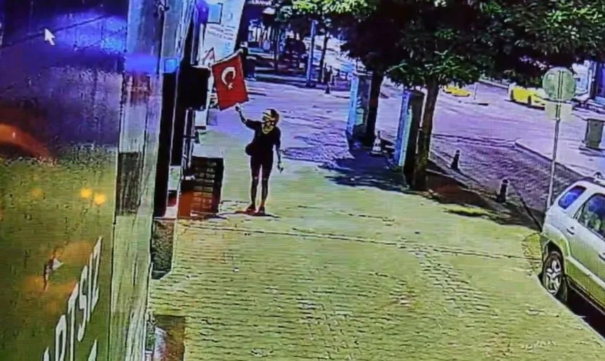 Menteşe'de Türk bayrağını yakmaya çalışan kadın gözaltına alındı