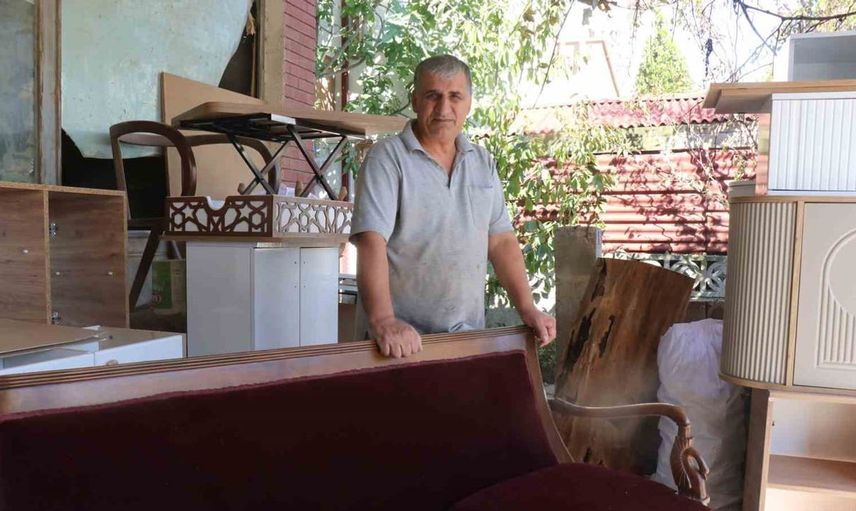 Ustalığı yarım asırdır sürdüren Hanifi Bereket, ahşap sanatında Osmanlı ve Selçuklu motiflerini yaşatıyor