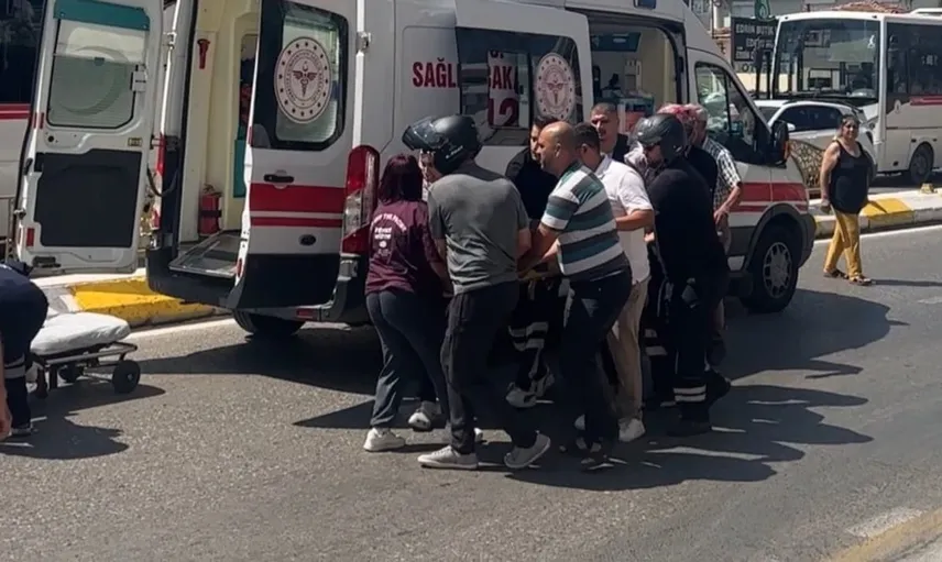 Edirne’de minibüs ve motosiklet çarpıştı: Yaralı sürücü hastaneye kaldırıldı