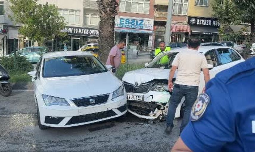 Samsun'da kaza: Kontrolden çıkan otomobil başka araca çarptı, 2 kişi yaralandı