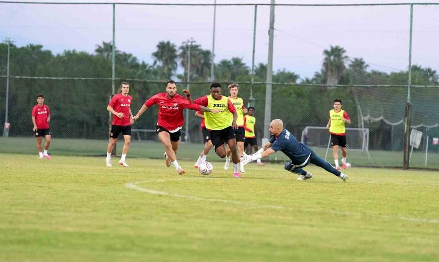 Çorum FK Antalya'da kampa girdi: İlk antrenman tamamlandı