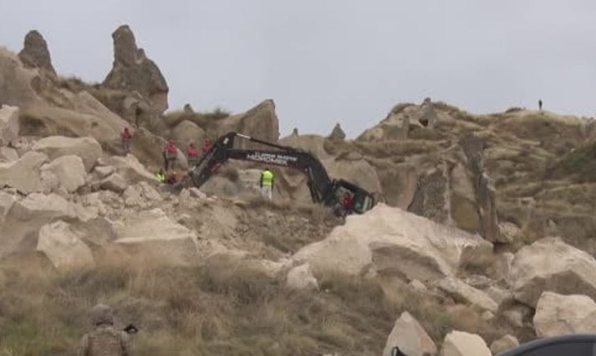 Kapadokya'da yıkılan peribacasası sonrası arama kurtarma çalışmaları devam ediyor