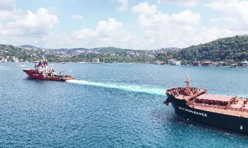 İstanbul Boğazı'nda büyük geçiş: Deyi Endurance gemisi transit trafiği durdurdu