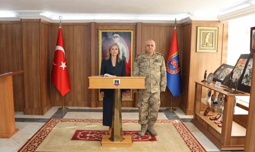Kars Kızılay şubesi jandarma komutanını ziyaret etti