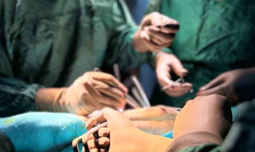 Bingöl'de 37 yıldır yürümekte zorlanan hastaya 10 saatlik operasyon