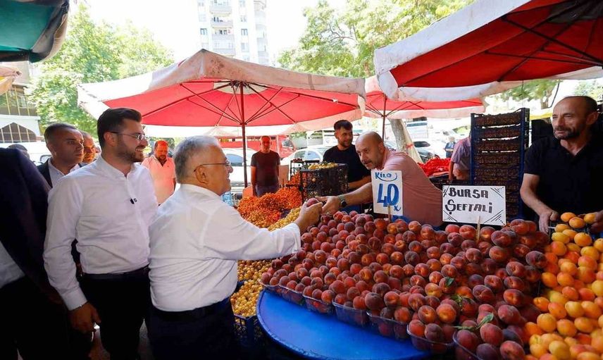 Başkan Büyükkılıç, Hürriyet Pazar Yeri’nde esnaf ve vatandaşlarla buluştu