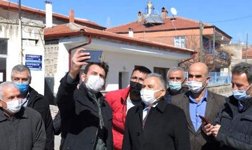 65 Yaş Üstü Vatandaşlara Cuma Namazı Çıkışı Kovid-19 Aşısı Yapıldı