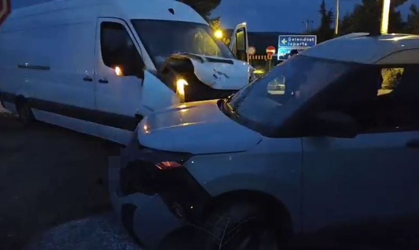 Isparta'da trafik kazası: 1 kişi hastaneye kaldırıldı