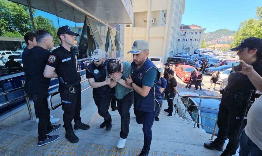 Zonguldak'ta terör operasyonunda gözaltına alınan üniversite öğrencileri hakim karşısında