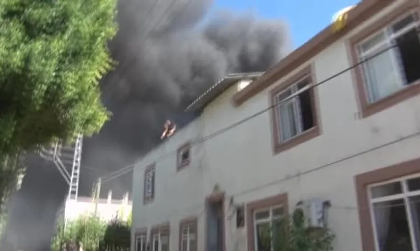 Antalya'da depoda çıkan yangın paniğe neden oldu
