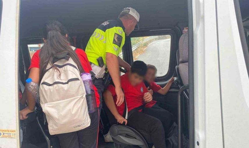 Gemlik'te okul çevrelerinde güvenlik denetimi: Jandarma öğrencilerin huzurunu koruyor