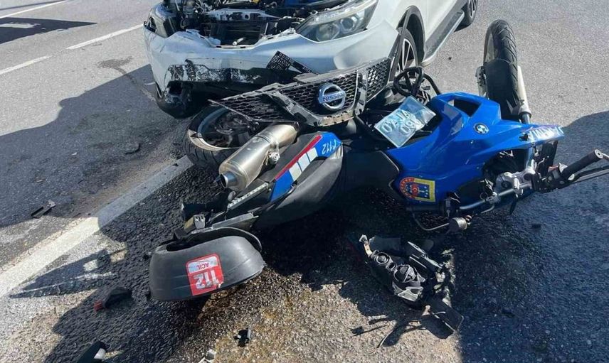Antalya'da otomobilin çarptığı jandarma motosikletinde yaralanma yaşandı