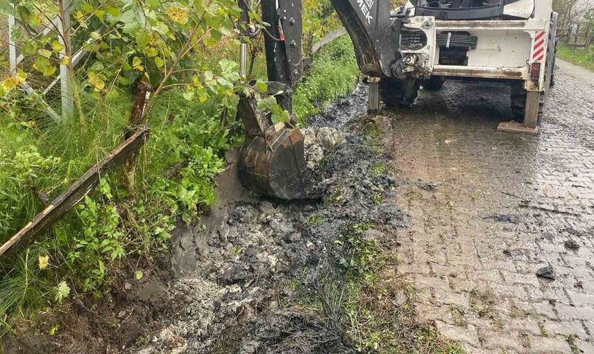 Tavak köyünde yağmur suyu kanalları temizlendi