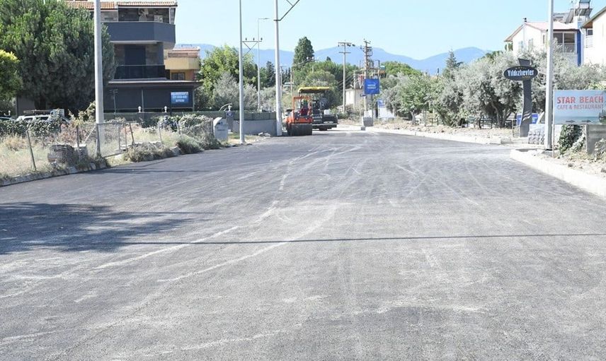 Kuşadası'nda sıcak asfalt çalışmasında sona gelindi