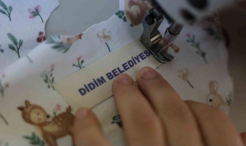 Didim'de kadınlar dikiş atölyesinde üretim sürecine katkı sağlıyor