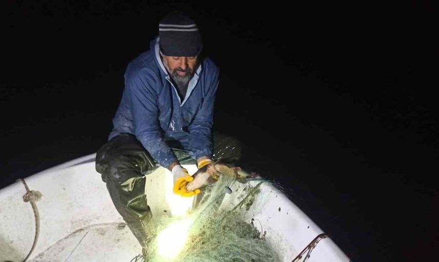 Kovada Gölü'nde kaçak avcılığa geçit yok: 600 metre uzatma ağı ele geçirildi