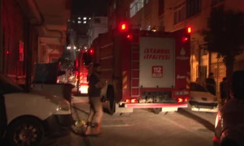 Zeytinburnu'nda bodrumda yangın paniği: 5 kişi dumandan etkilendi