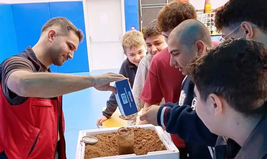 Emet'te öğrenciler tarımı bilimsel yöntemlerle öğrendi