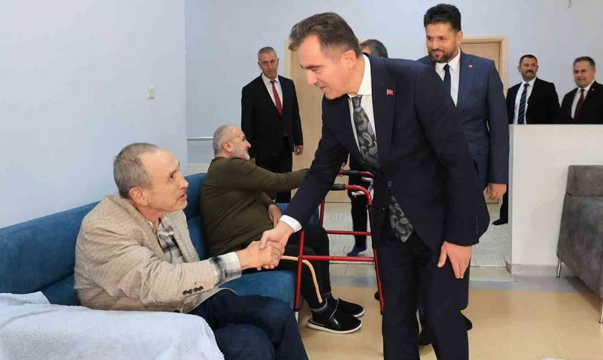 Vali Karakaya'dan yaşlılara özel ziyaret: Dünya Yaşlılar Günü'nde anlamlı buluşma