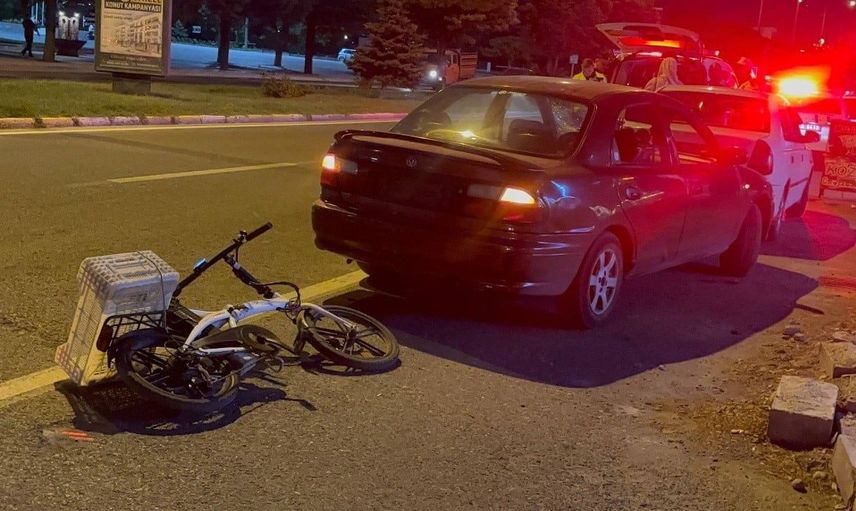 Erzincan'da bisikletli sürücü otomobilin çarpması sonucu yaralandı