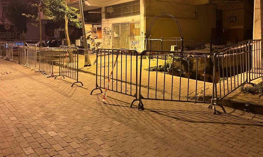Güngören'de 5 katlı binanın balkonu çöktü, çevresi güvenlik amaçlı kapatıldı