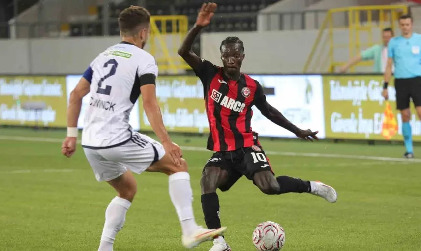 Çorum FK, Kasımpaşa karşısında zorlu bir mücadele veriyor
