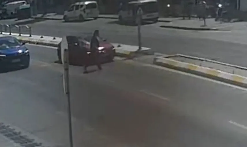 Edirne'de yaya otomobilin çarpması sonucu yaralandı, kaza anı görüntülendi