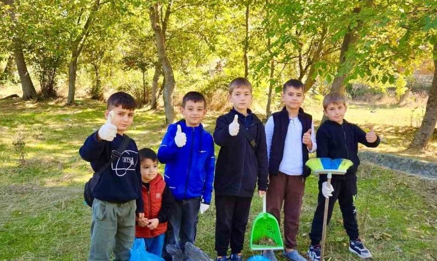 Söğüt'te 6 çocuk çevre temizliğiyle örnek oldu