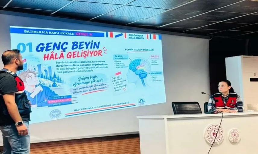 Şırnak'ta jandarma, üniversite öğrencilerini madde bağımlılığına karşı bilinçlendirdi