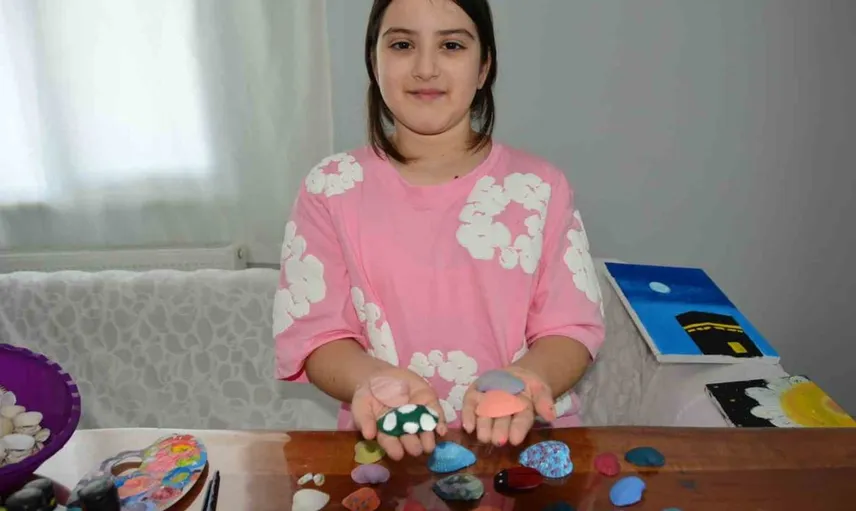 Minik Elif Zehra, deniz kabuklarıyla sanata hayat veriyor