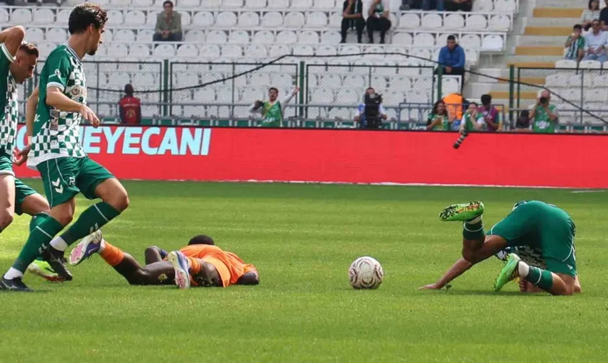 Konyaspor ve Başakşehir'den golsüz ilk yarı: heyecan kesildi