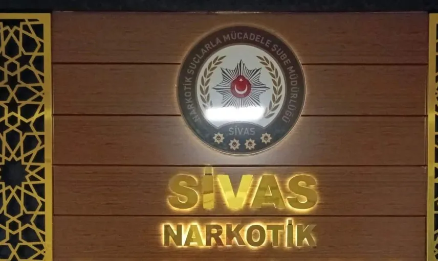 Sivas'ta düzenlenen operasyonda kağıda emdirilmiş uyuşturucu ele geçirildi