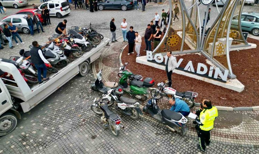 Bolvadin'de huzur uygulaması: 52 motosiklet trafikten men edildi